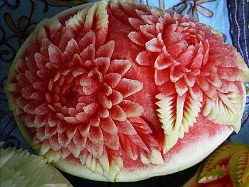 20040512-16_carving-watermelon.jpg