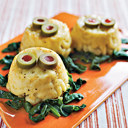 swamp-creatures-macaroni-and-cheese-halloween-recipe-photo-420-FF1010TRICKA03.jpg