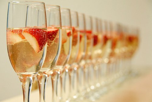 alcohol-champagne-drink-strawberries-Favim_com-202901.jpg
